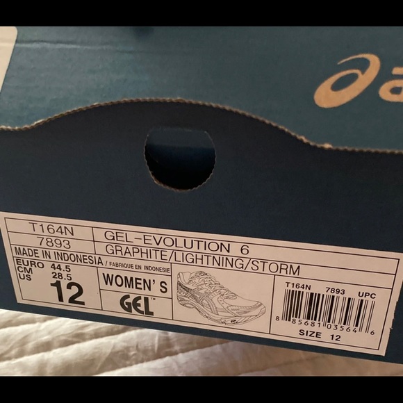 ASICS - Picture 5 of 5